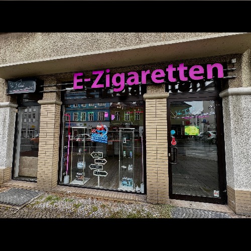 Außenansicht des Van Dampf E-Zigaretten Shops in Berlin-Spandau nahe der Altstadt