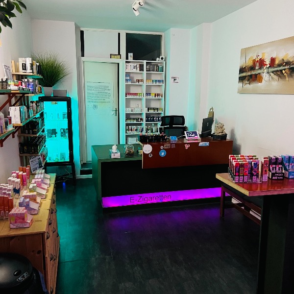 Innenansicht vom Vape Shop Berlin mit großer Auswahl an E-Zigaretten und Liquids